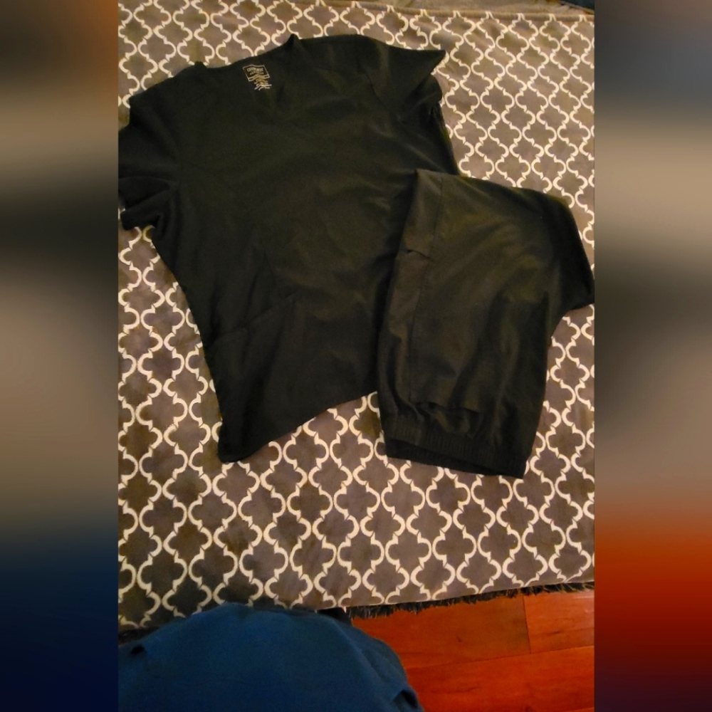 Women's cherokee workwear, XXl scrub top and bottom Black